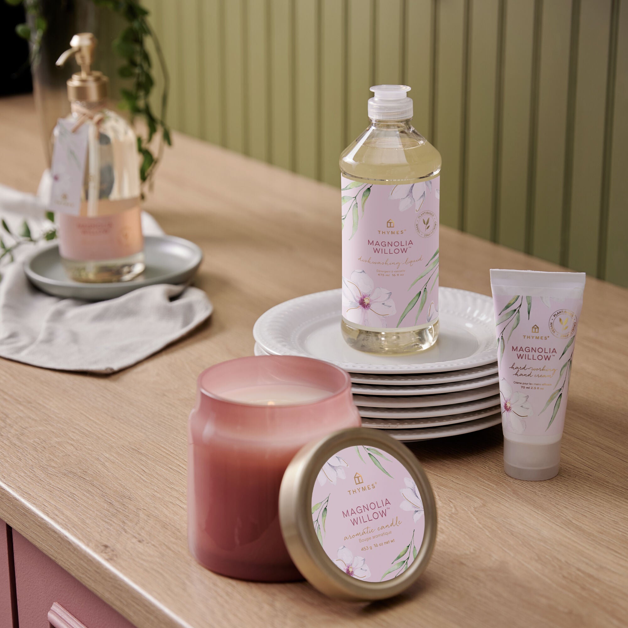 Thymes-MGw-Statement_20Candle-Web_20Alt_20Image-3.jpg