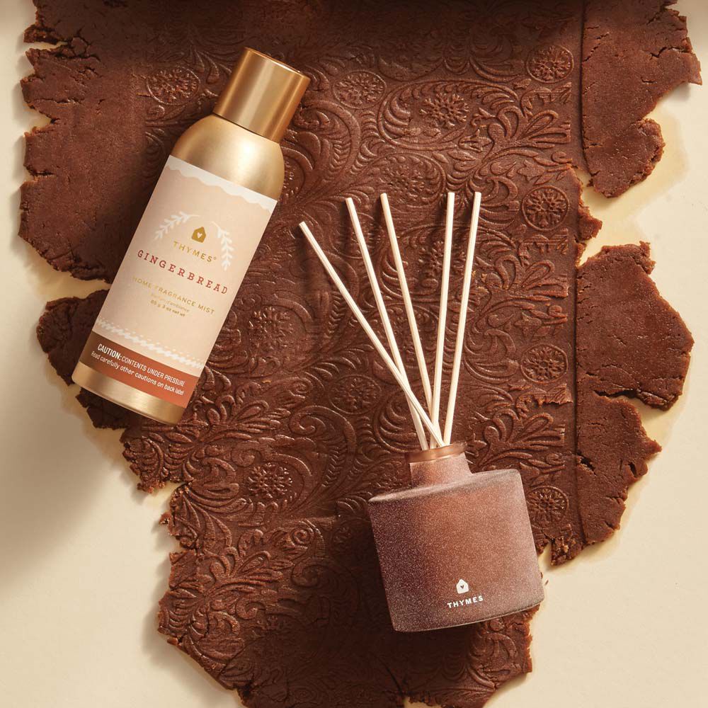gingerbread-home-fragrance-mist-diffuser-on-dough-holiday-2021-2000x2000-1.jpg