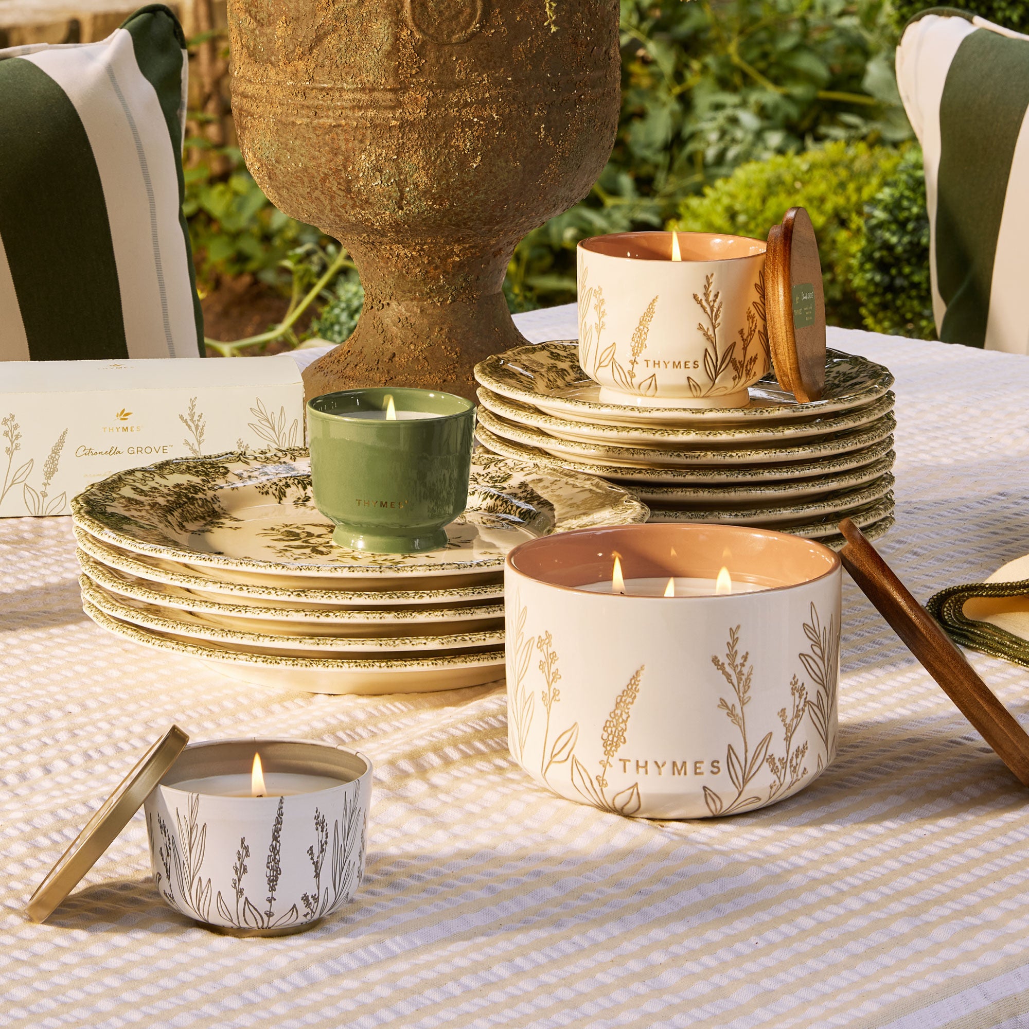 th-ss24-citronella-grove-large-candle-3_63002b99-925c-4121-b870-01fc115dc982.jpg