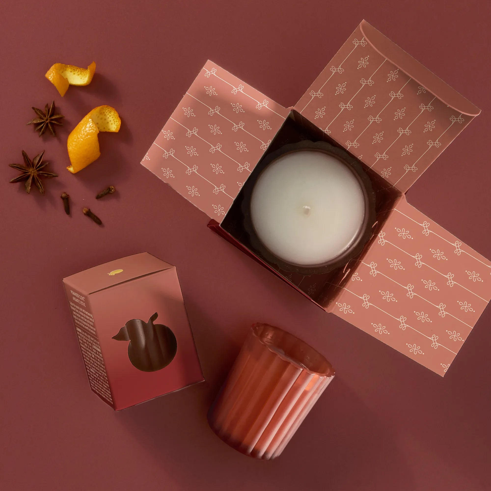 thymes-pomander-clove-image-stack-alt-duo_0f3d5a69-3a08-435b-b6b2-b5e8f56a9051.jpg